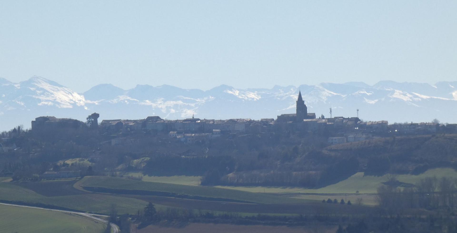 Saint-Félix et la chaîne des Pyrénées